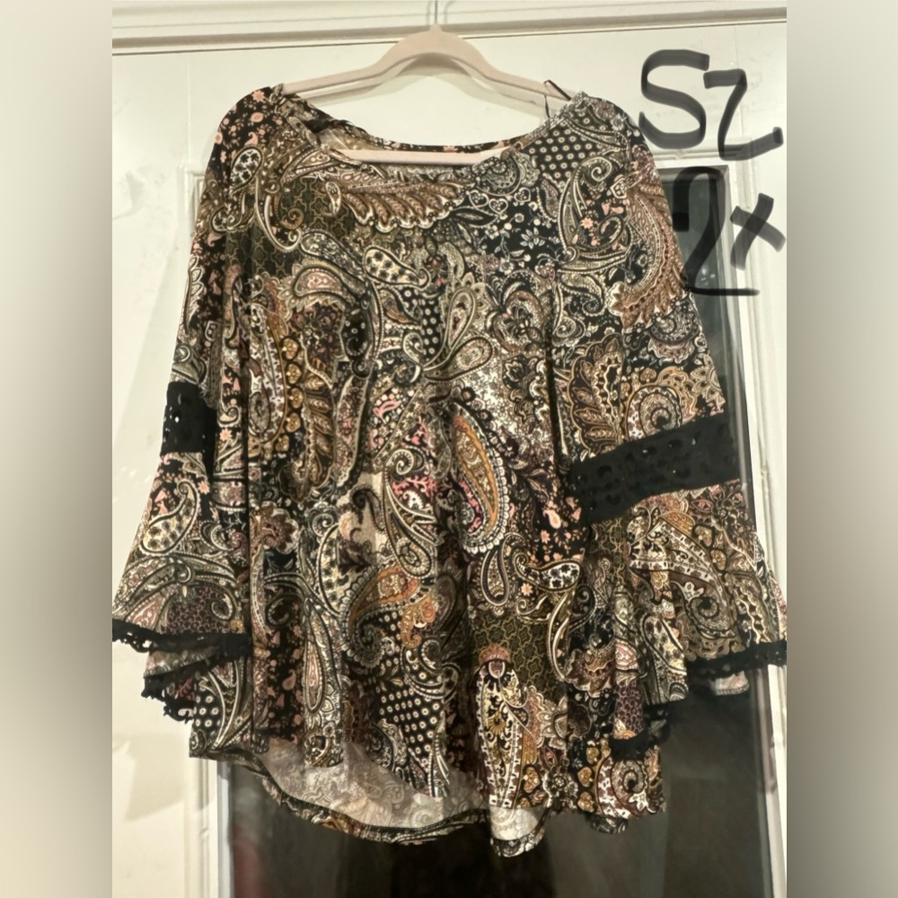 Beautiful black/brown top!
